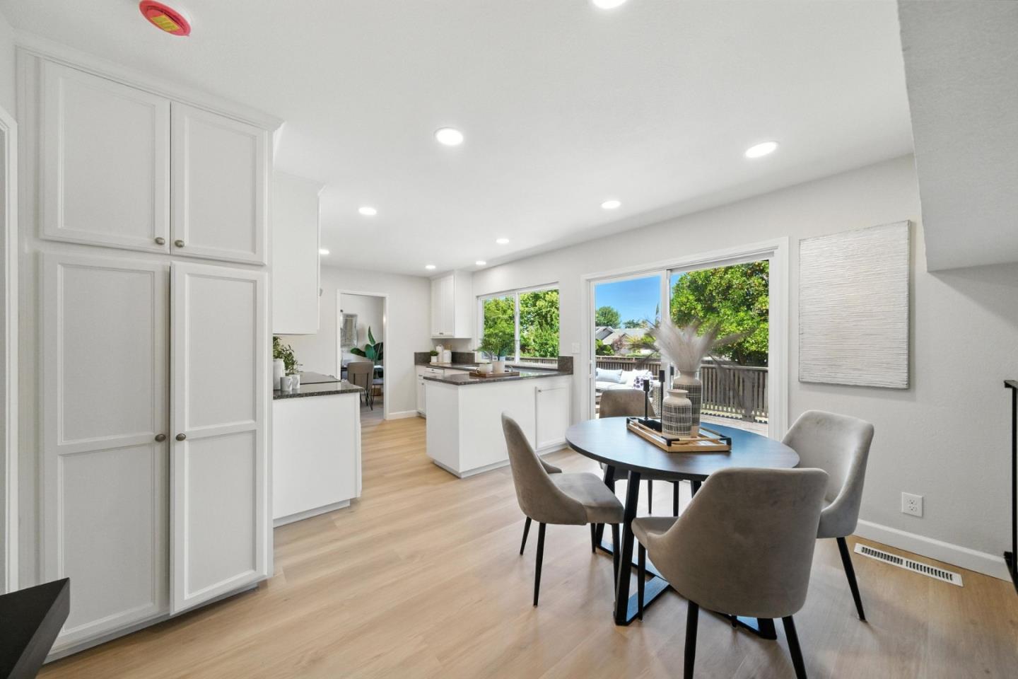 Detail Gallery Image 13 of 36 For 4608 Royal Garden Pl, San Jose,  CA 95136 - 4 Beds | 2/1 Baths