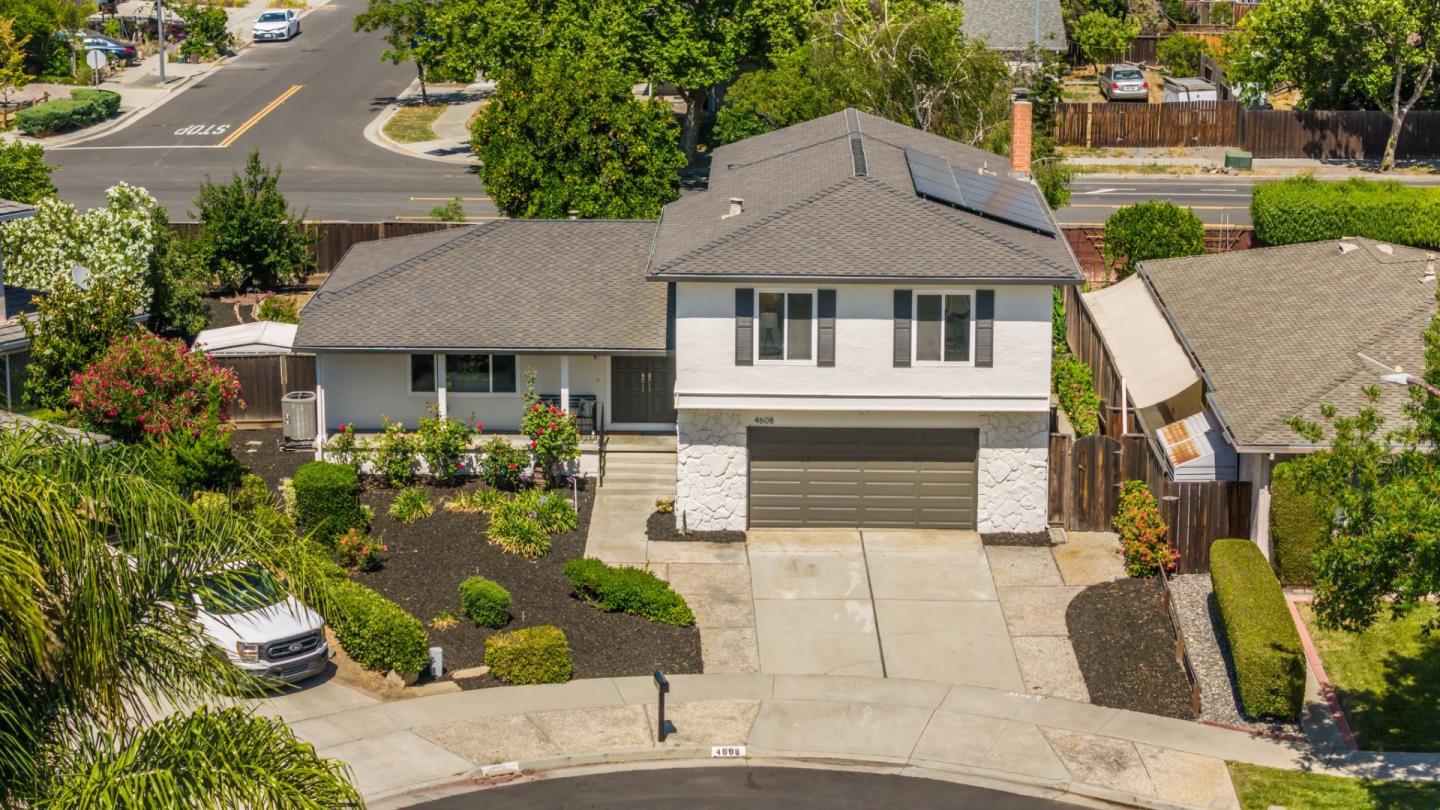 Detail Gallery Image 2 of 36 For 4608 Royal Garden Pl, San Jose,  CA 95136 - 4 Beds | 2/1 Baths