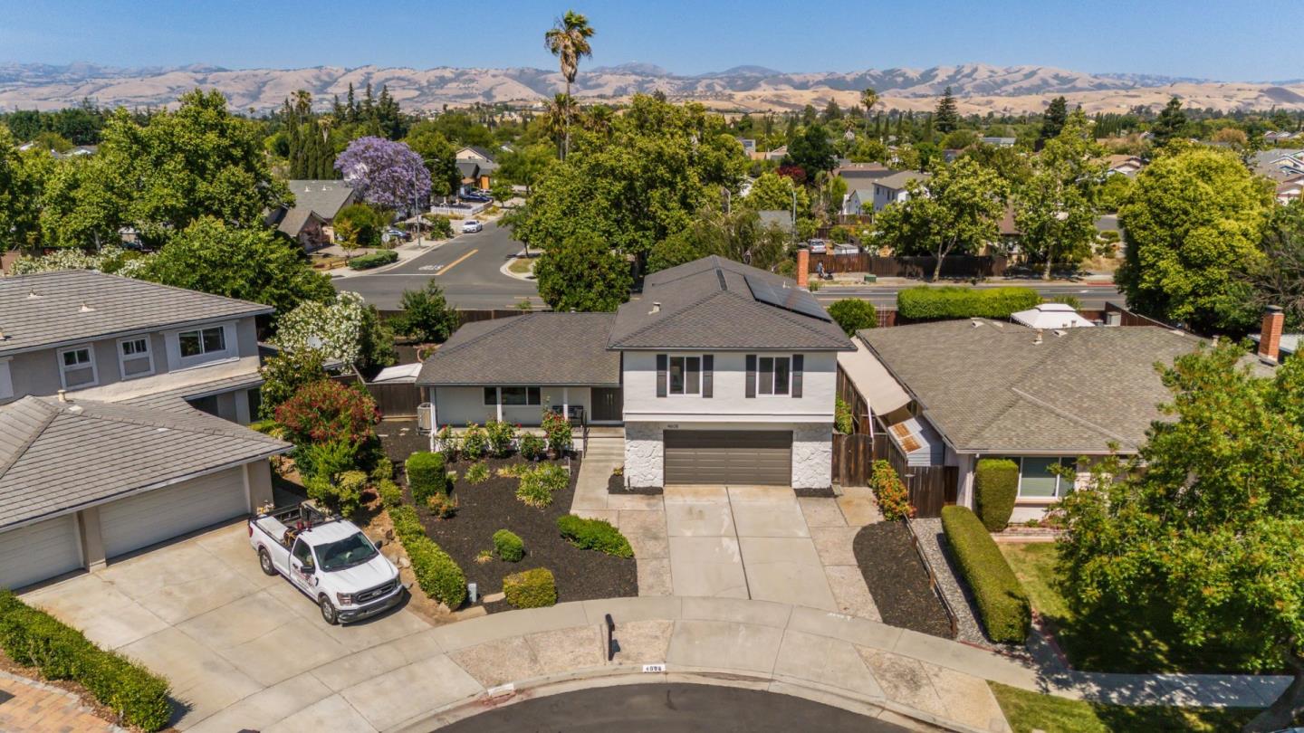 Detail Gallery Image 3 of 36 For 4608 Royal Garden Pl, San Jose,  CA 95136 - 4 Beds | 2/1 Baths