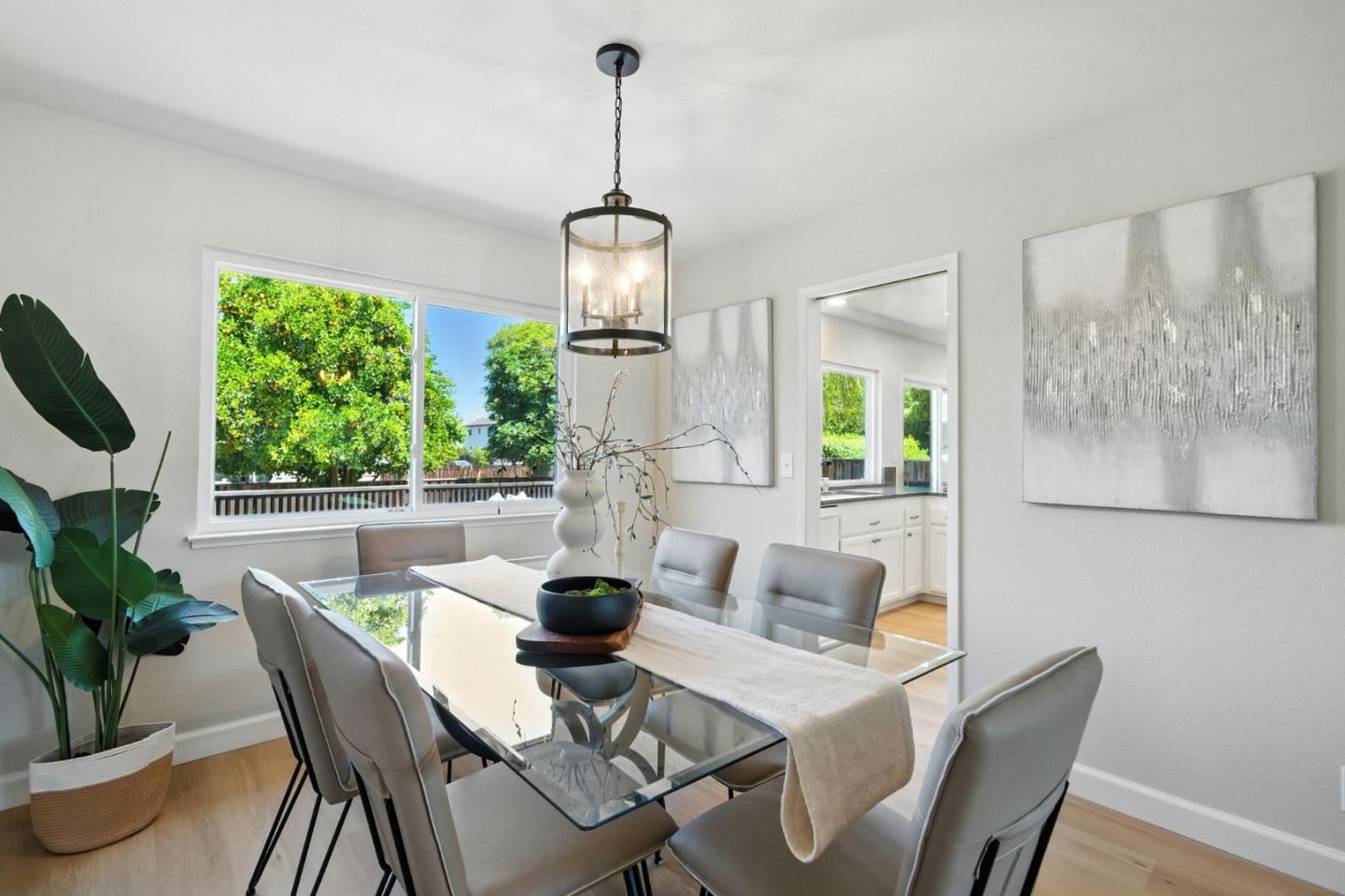 Detail Gallery Image 8 of 36 For 4608 Royal Garden Pl, San Jose,  CA 95136 - 4 Beds | 2/1 Baths