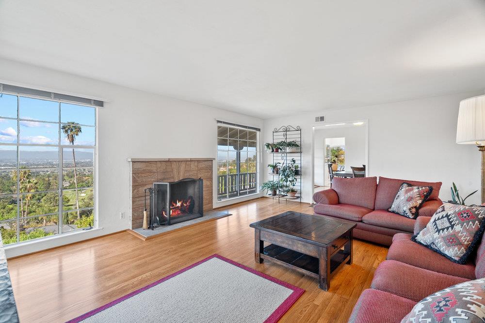 Detail Gallery Image 4 of 53 For 15711 Highland Dr, San Jose,  CA 95127 - 4 Beds | 2 Baths