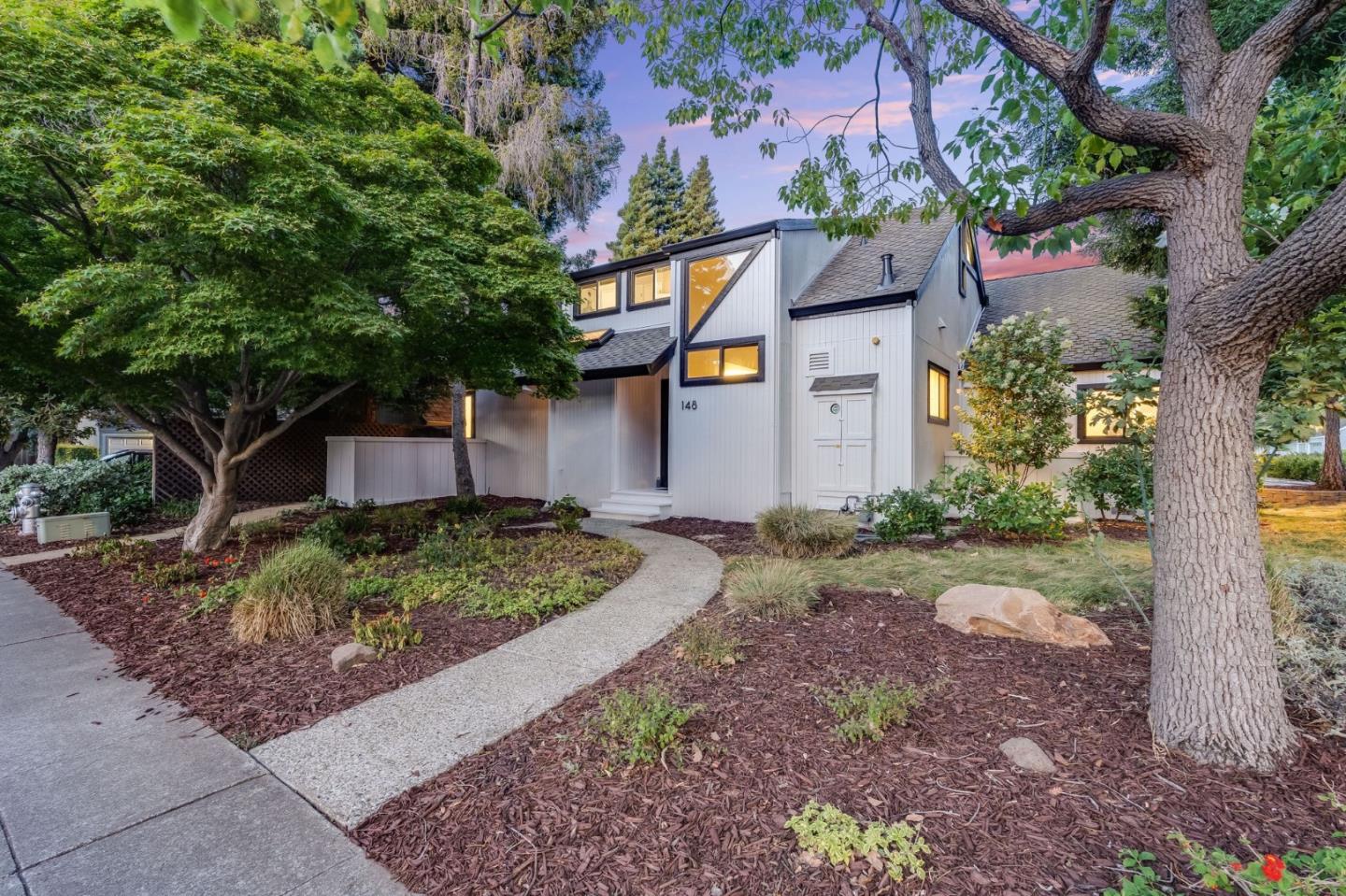 Detail Gallery Image 2 of 45 For 148 Promethean Way, Mountain View,  CA 94043 - 3 Beds | 2 Baths