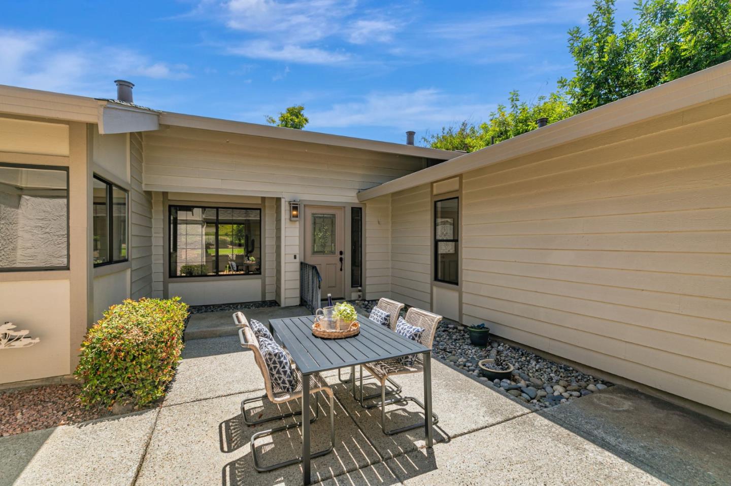 Detail Gallery Image 6 of 73 For 7306 via Granja, San Jose,  CA 95135 - 3 Beds | 2 Baths