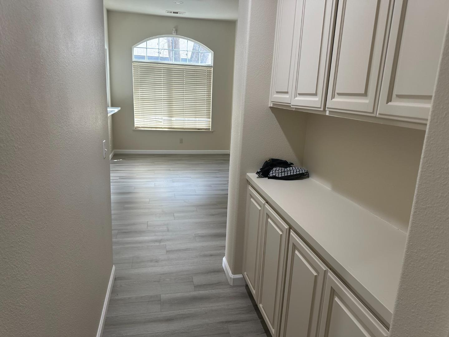 Detail Gallery Image 11 of 33 For 1916 Fall Brook Ct, Merced,  CA 95340 - 3 Beds | 2 Baths