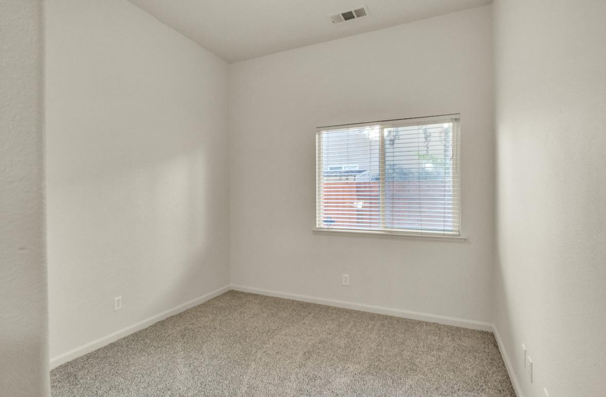 Detail Gallery Image 12 of 33 For 1916 Fall Brook Ct, Merced,  CA 95340 - 3 Beds | 2 Baths