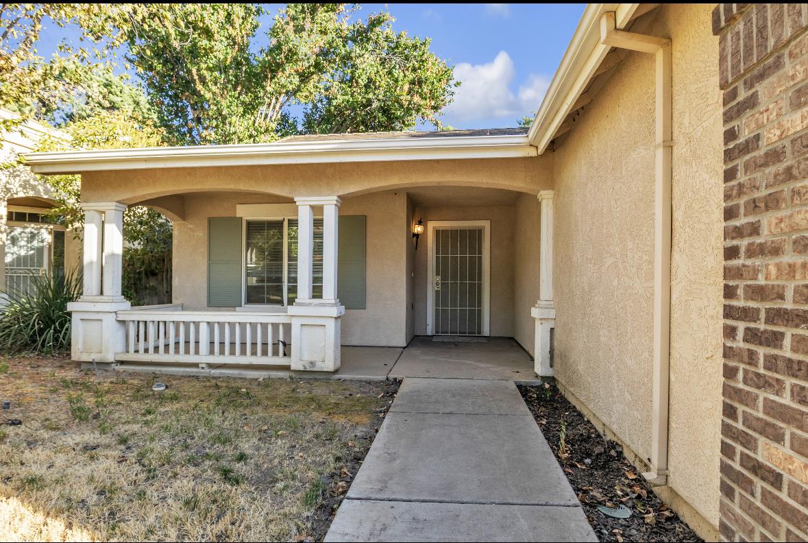 Detail Gallery Image 2 of 33 For 1916 Fall Brook Ct, Merced,  CA 95340 - 3 Beds | 2 Baths