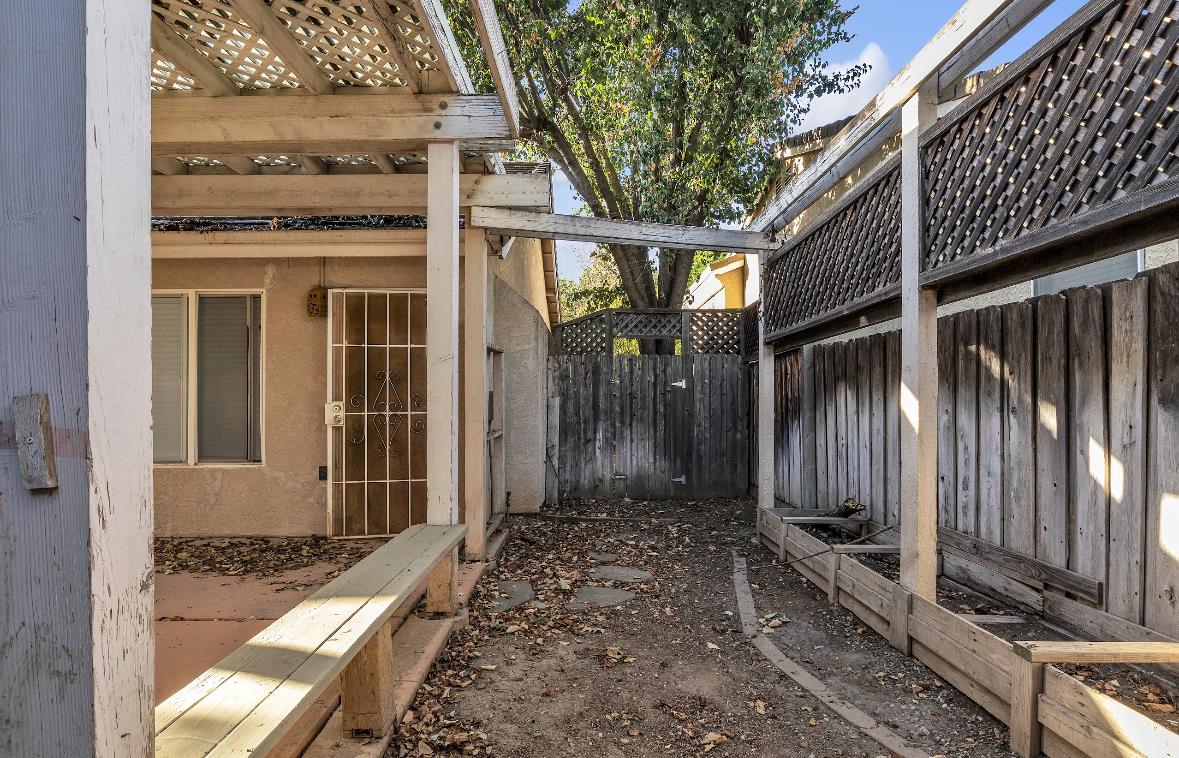 Detail Gallery Image 27 of 33 For 1916 Fall Brook Ct, Merced,  CA 95340 - 3 Beds | 2 Baths