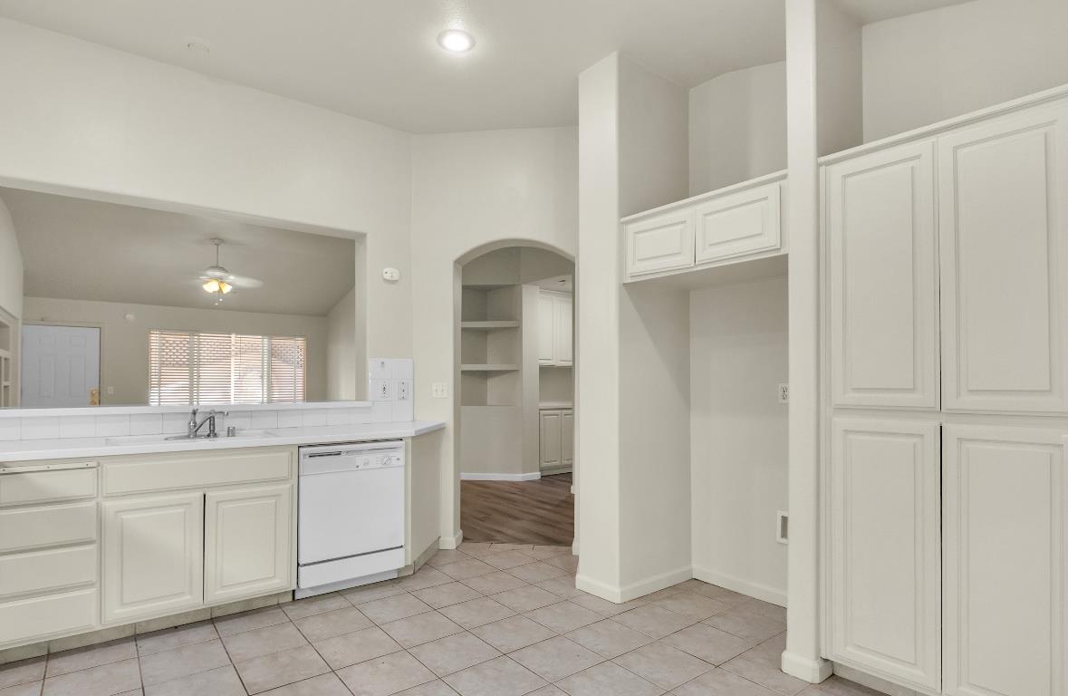 Detail Gallery Image 5 of 33 For 1916 Fall Brook Ct, Merced,  CA 95340 - 3 Beds | 2 Baths