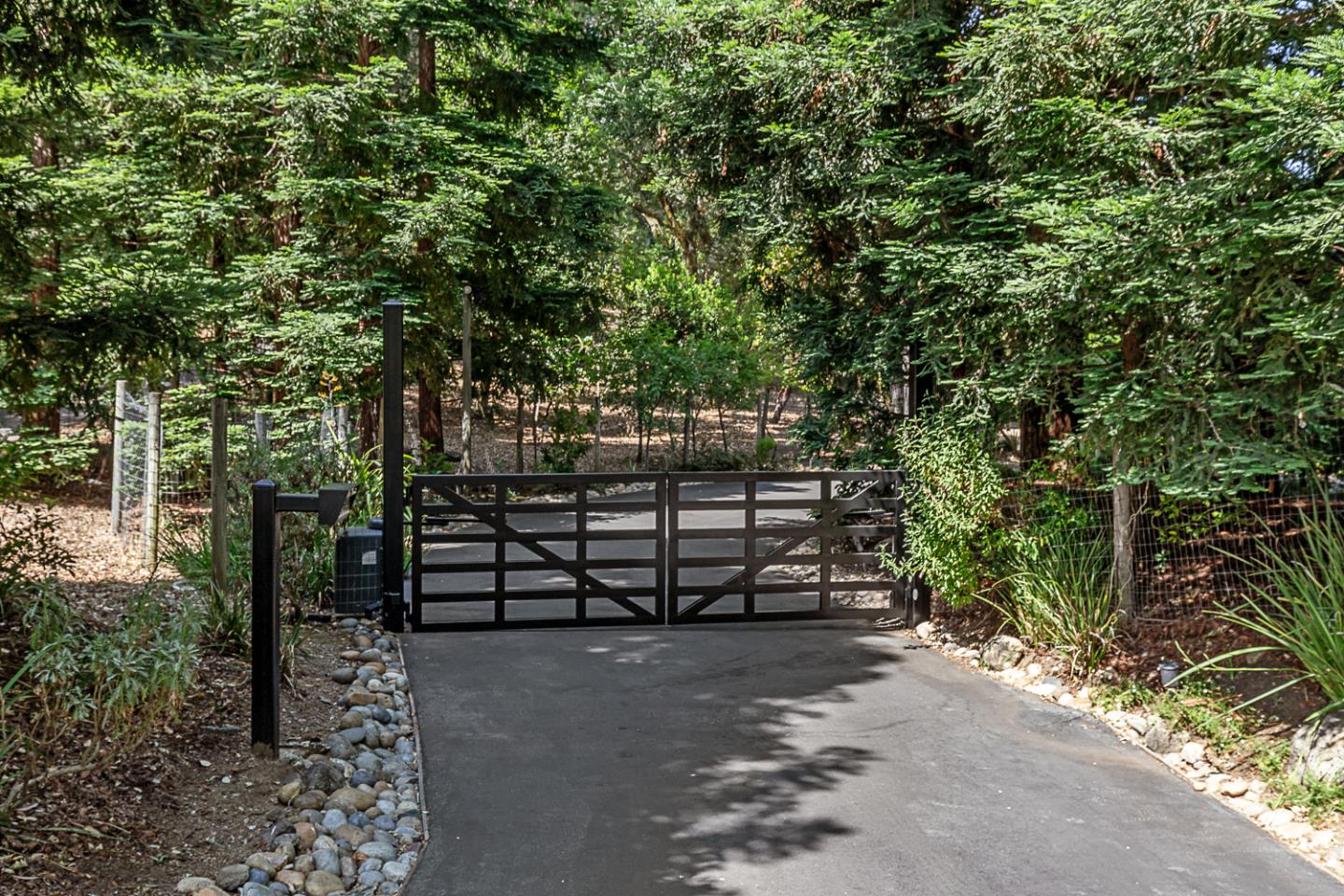 Detail Gallery Image 2 of 59 For 3 Oak Forest Ct, Portola Valley,  CA 94028 - 6 Beds | 5/1 Baths