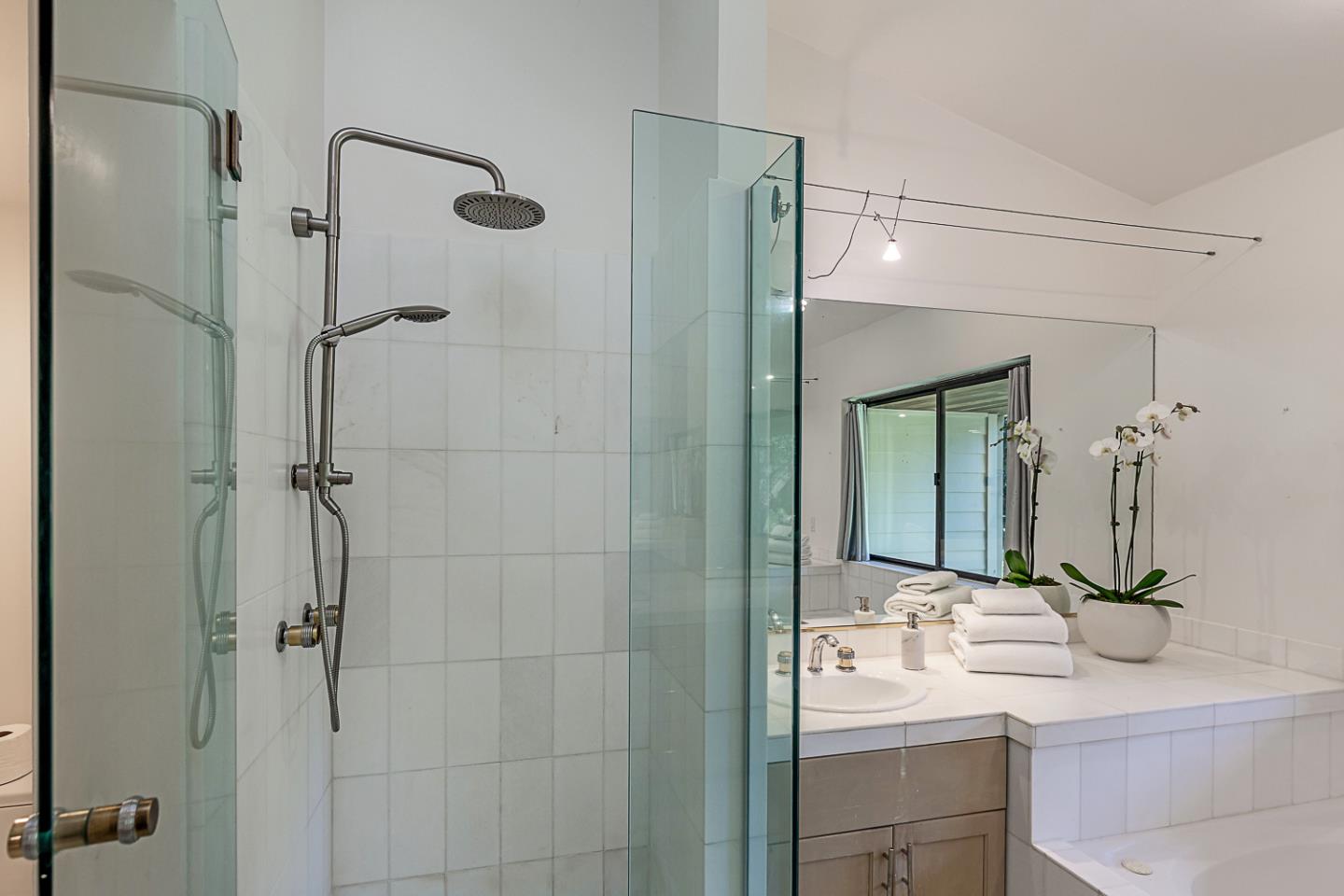 Detail Gallery Image 26 of 59 For 3 Oak Forest Ct, Portola Valley,  CA 94028 - 6 Beds | 5/1 Baths