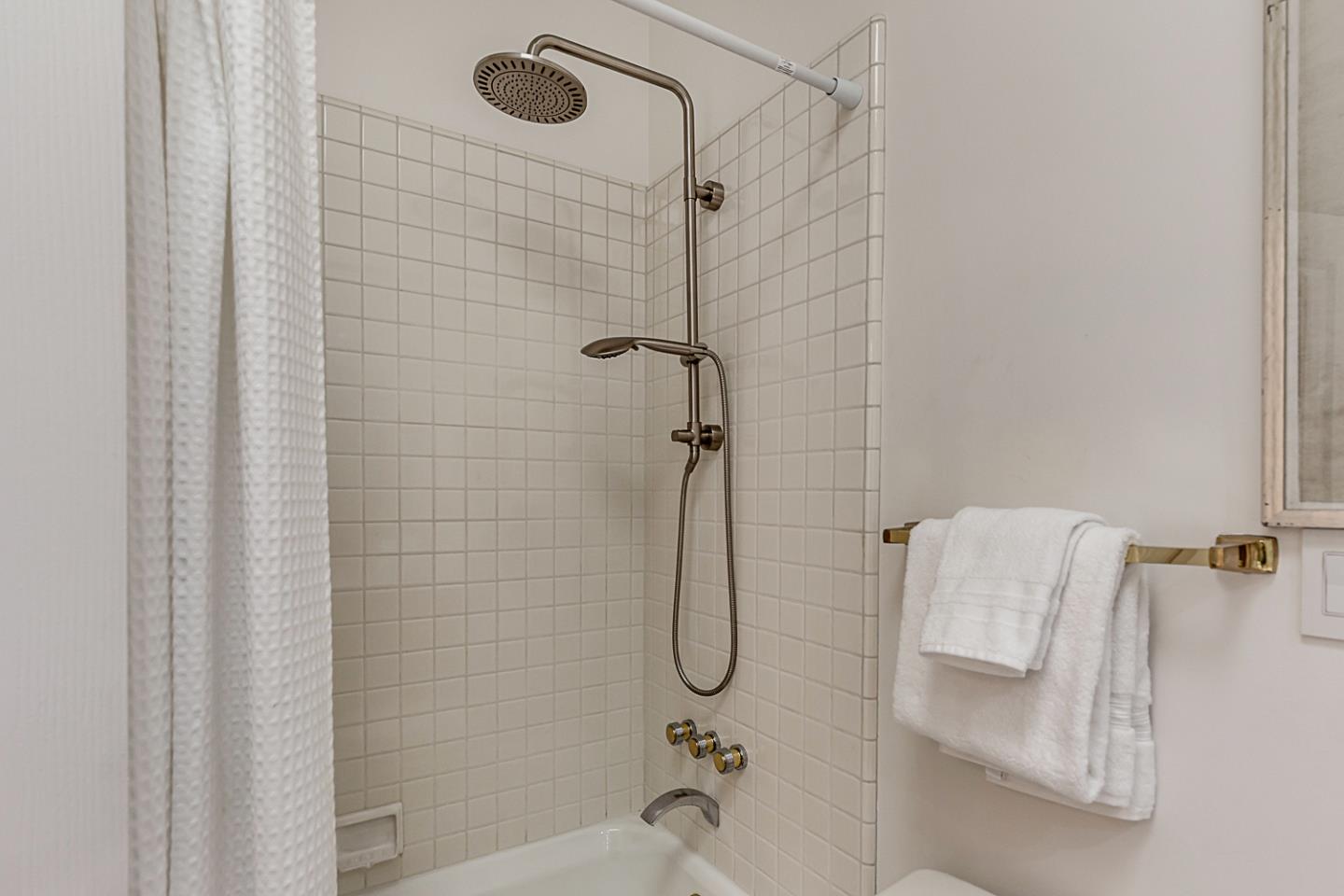 Detail Gallery Image 35 of 59 For 3 Oak Forest Ct, Portola Valley,  CA 94028 - 6 Beds | 5/1 Baths