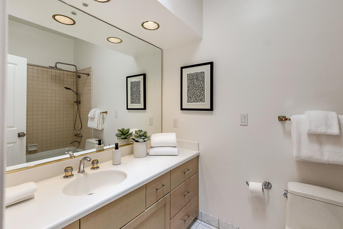 Detail Gallery Image 37 of 59 For 3 Oak Forest Ct, Portola Valley,  CA 94028 - 6 Beds | 5/1 Baths