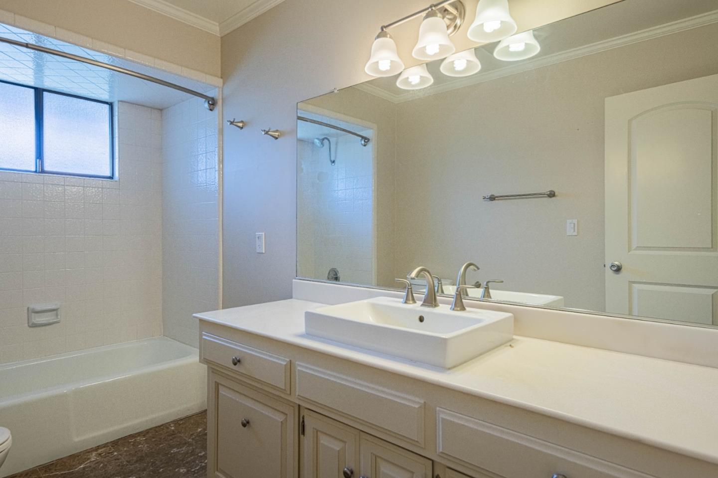 Detail Gallery Image 11 of 15 For 330 Woodside Dr #124,  Salinas,  CA 93901 - 2 Beds | 2 Baths