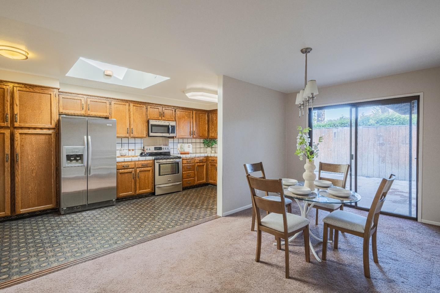 Detail Gallery Image 6 of 15 For 330 Woodside Dr #124,  Salinas,  CA 93901 - 2 Beds | 2 Baths