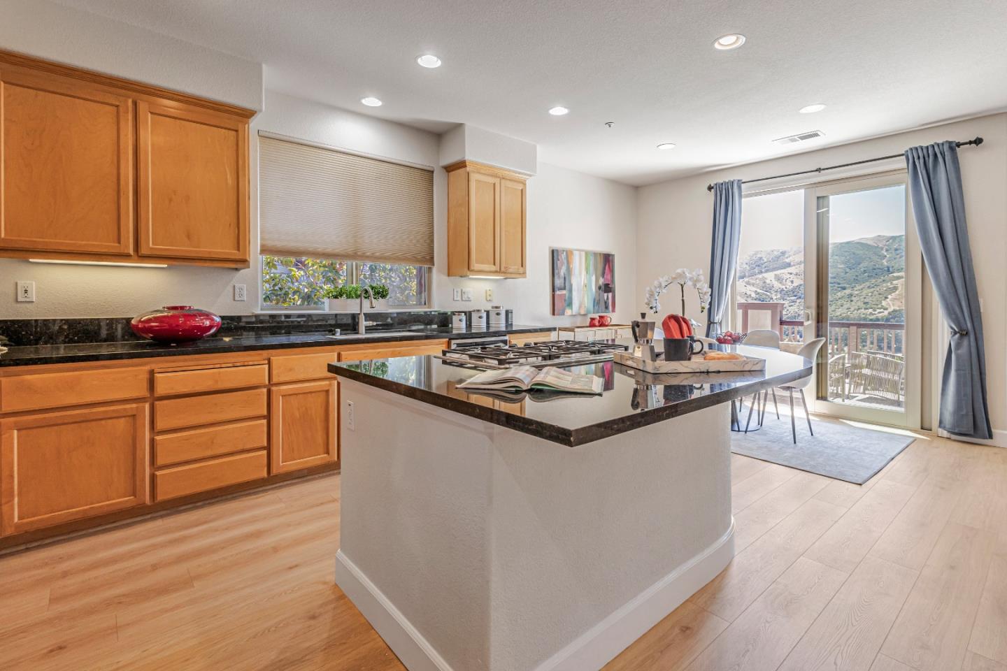 Detail Gallery Image 11 of 66 For 33 Lupine Valley Ct, Brisbane,  CA 94005 - 4 Beds | 2/1 Baths