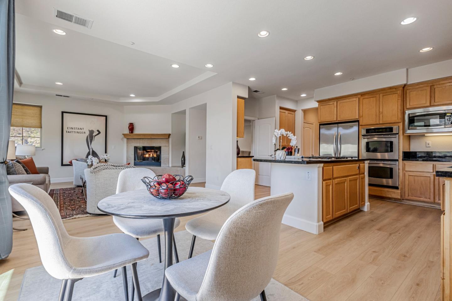 Detail Gallery Image 15 of 66 For 33 Lupine Valley Ct, Brisbane,  CA 94005 - 4 Beds | 2/1 Baths