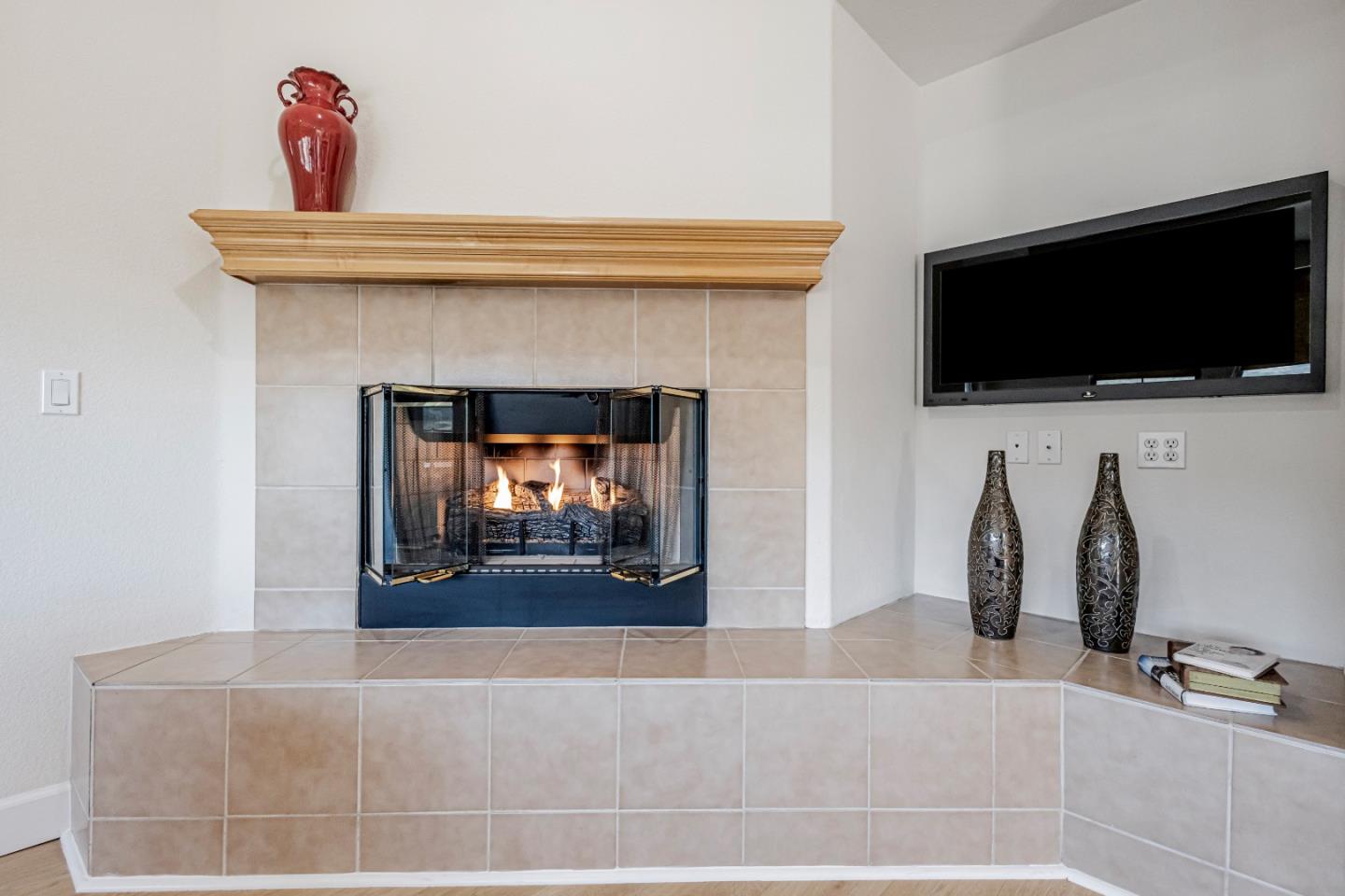 Detail Gallery Image 19 of 66 For 33 Lupine Valley Ct, Brisbane,  CA 94005 - 4 Beds | 2/1 Baths