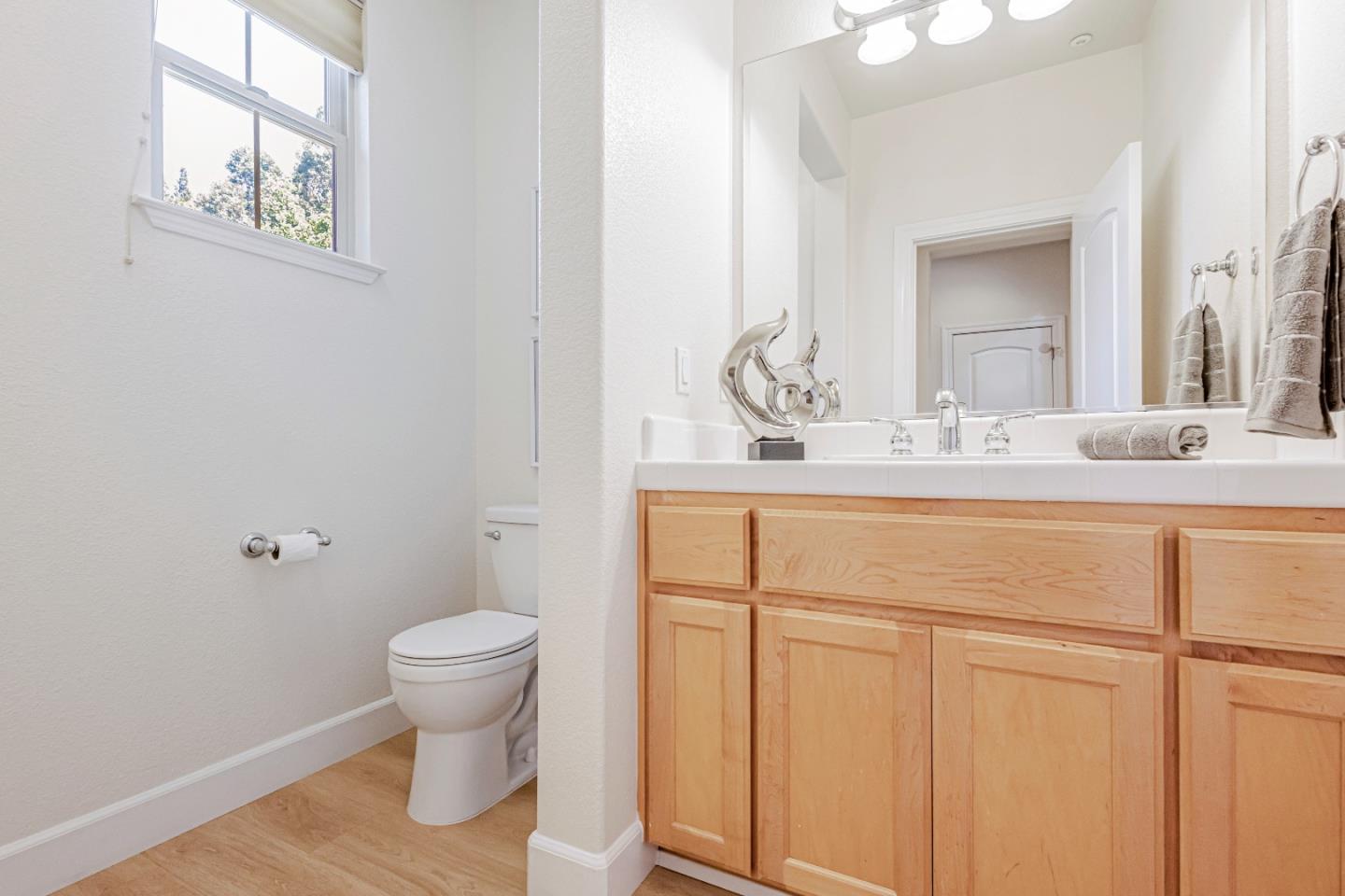 Detail Gallery Image 20 of 66 For 33 Lupine Valley Ct, Brisbane,  CA 94005 - 4 Beds | 2/1 Baths