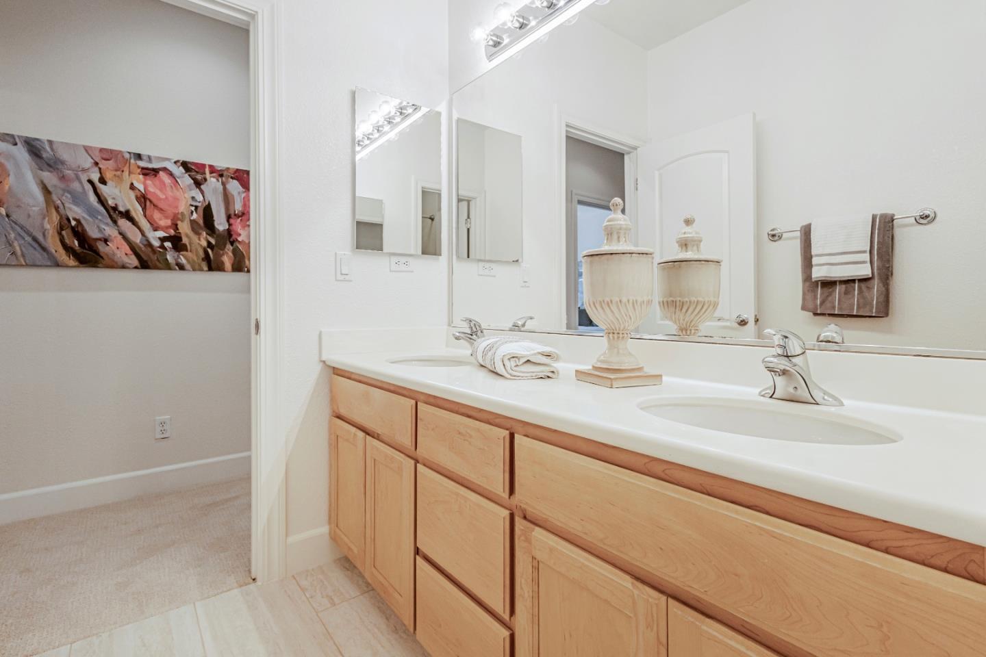 Detail Gallery Image 29 of 66 For 33 Lupine Valley Ct, Brisbane,  CA 94005 - 4 Beds | 2/1 Baths