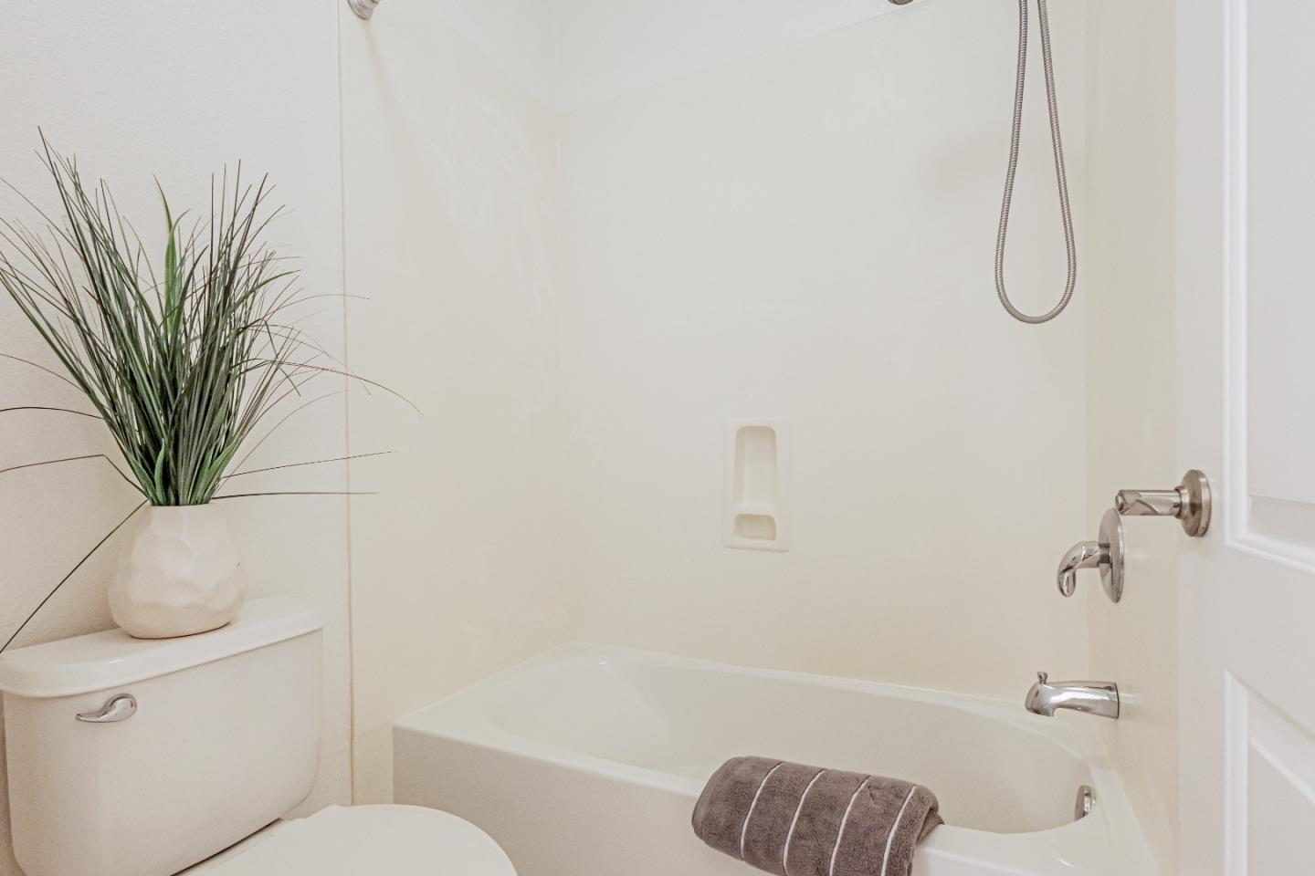 Detail Gallery Image 30 of 66 For 33 Lupine Valley Ct, Brisbane,  CA 94005 - 4 Beds | 2/1 Baths