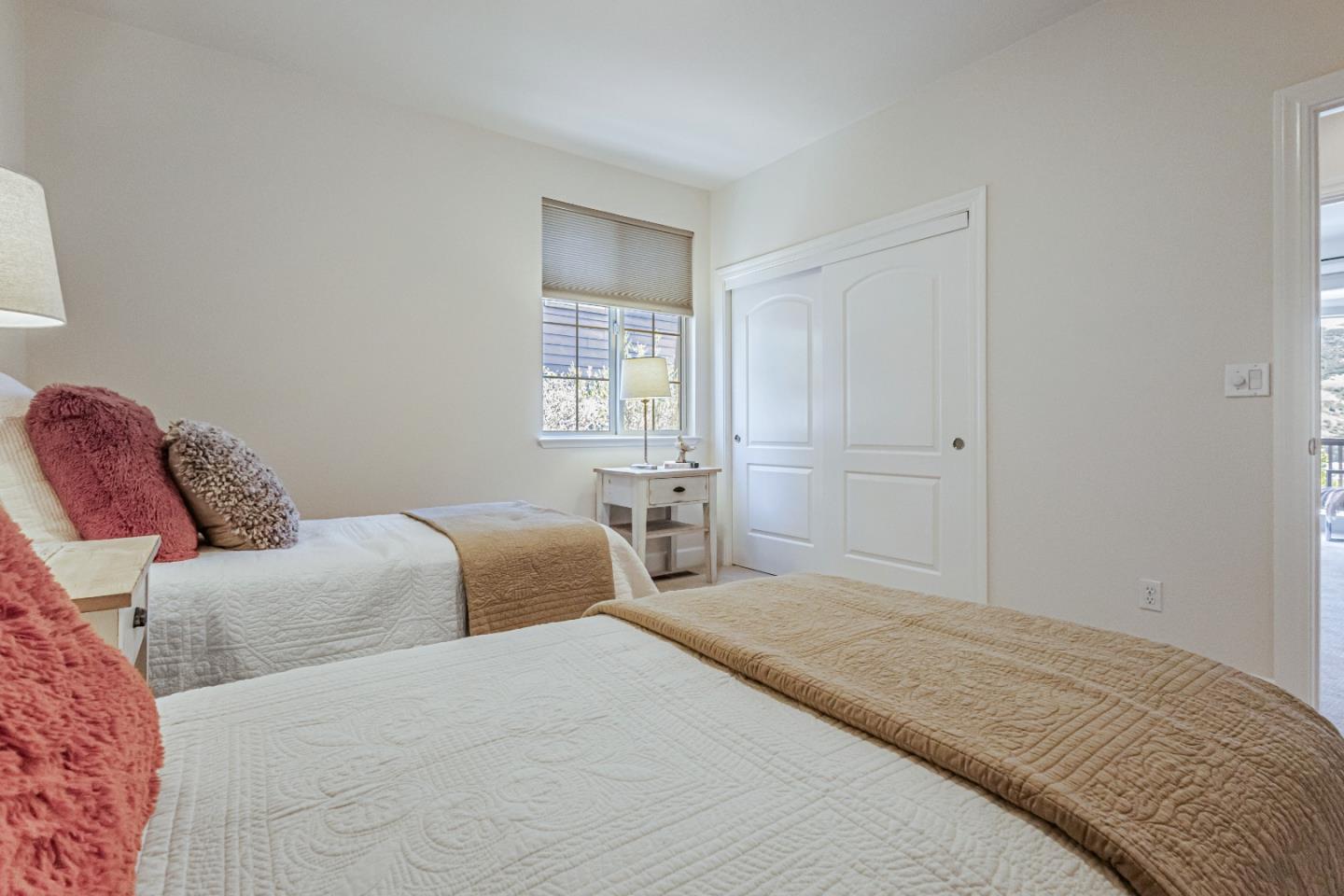 Detail Gallery Image 32 of 66 For 33 Lupine Valley Ct, Brisbane,  CA 94005 - 4 Beds | 2/1 Baths