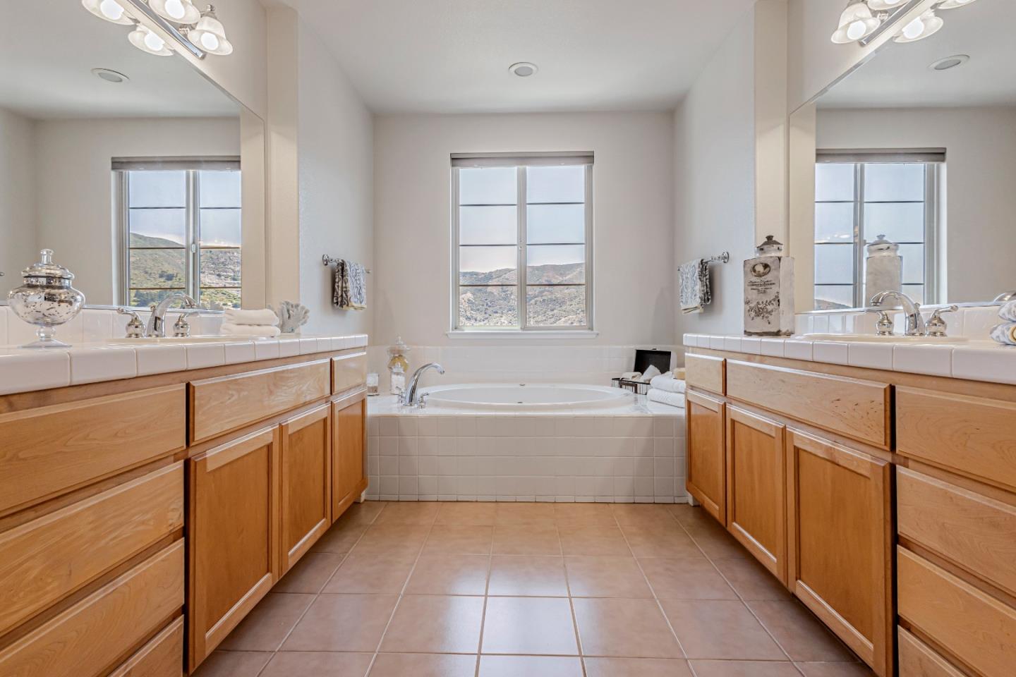 Detail Gallery Image 45 of 66 For 33 Lupine Valley Ct, Brisbane,  CA 94005 - 4 Beds | 2/1 Baths