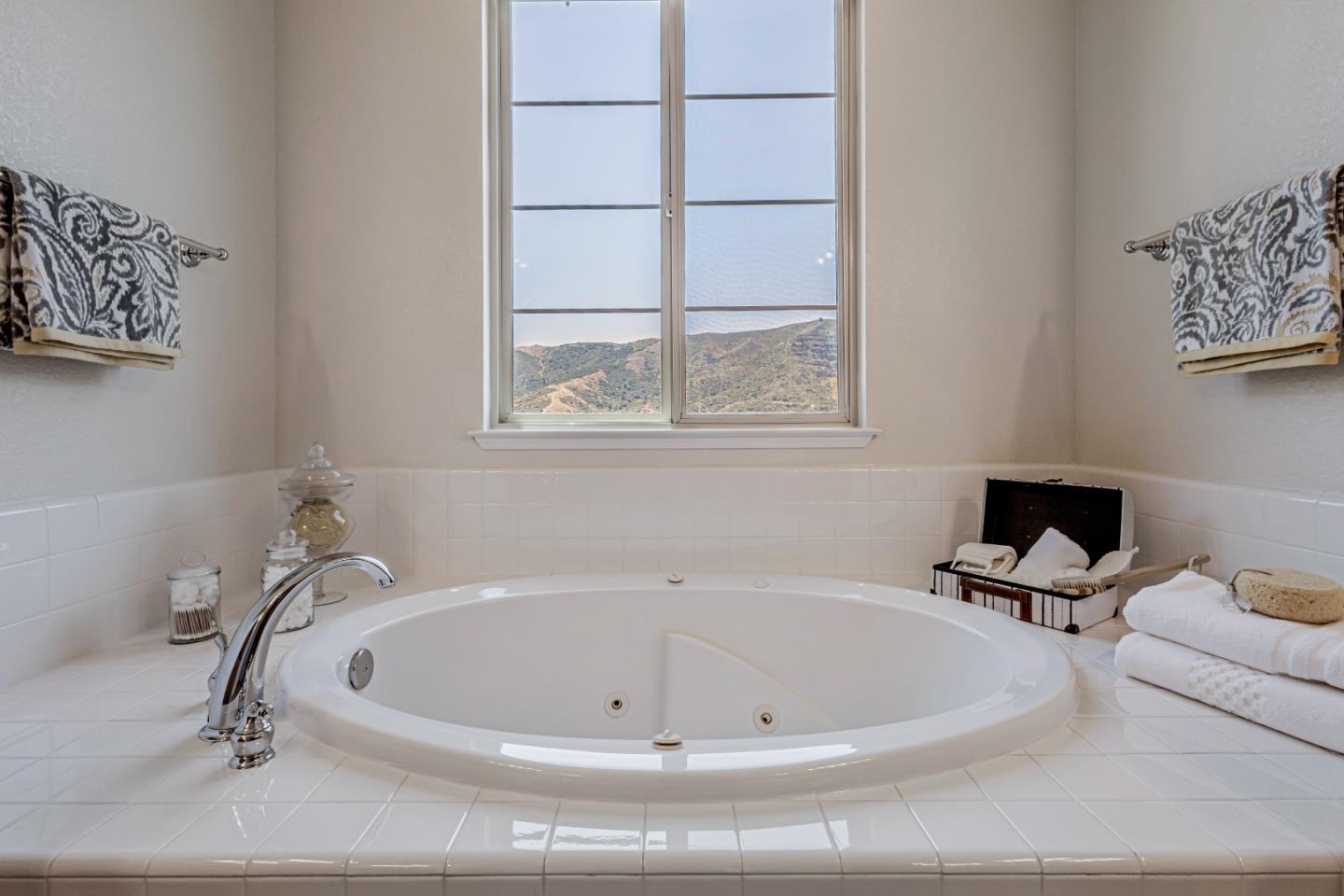 Detail Gallery Image 46 of 66 For 33 Lupine Valley Ct, Brisbane,  CA 94005 - 4 Beds | 2/1 Baths