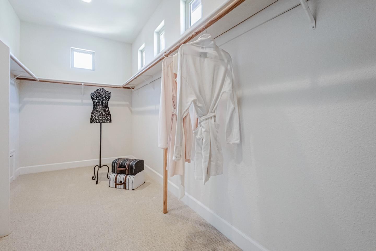 Detail Gallery Image 48 of 66 For 33 Lupine Valley Ct, Brisbane,  CA 94005 - 4 Beds | 2/1 Baths