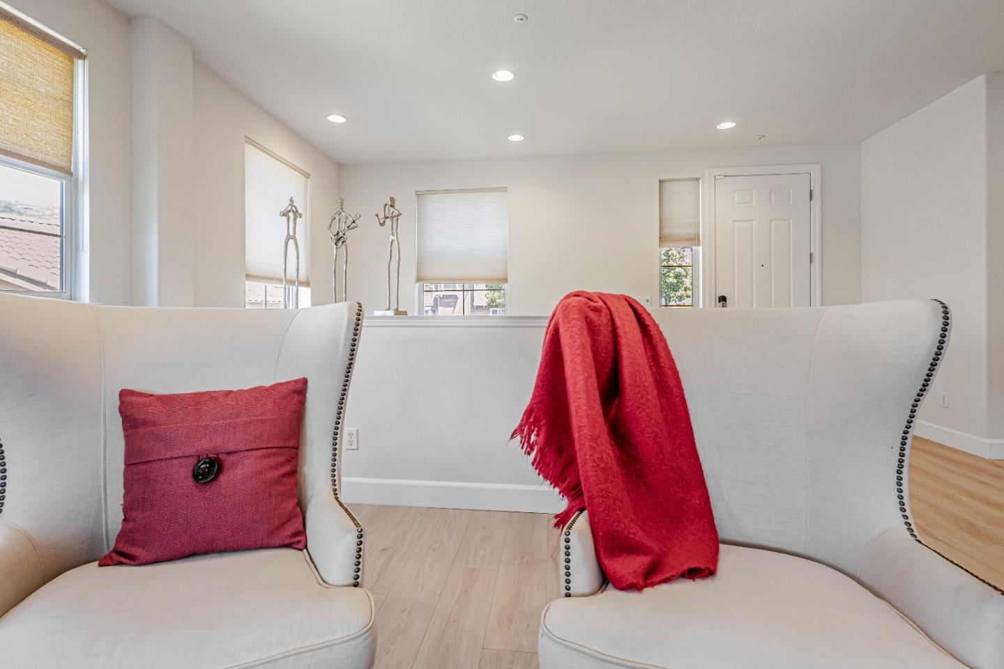 Detail Gallery Image 5 of 66 For 33 Lupine Valley Ct, Brisbane,  CA 94005 - 4 Beds | 2/1 Baths