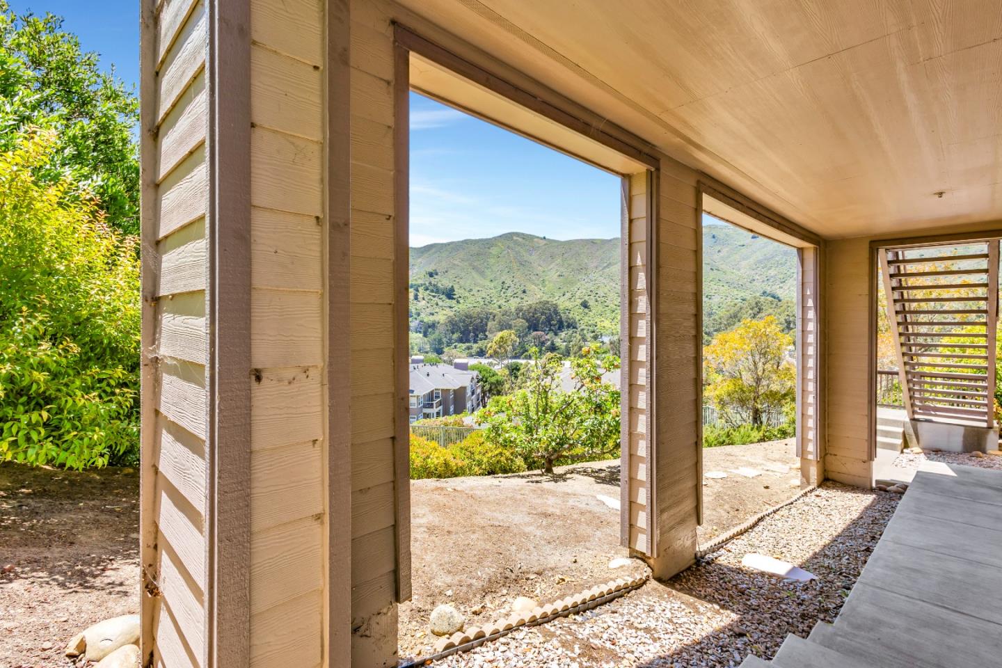 Detail Gallery Image 52 of 66 For 33 Lupine Valley Ct, Brisbane,  CA 94005 - 4 Beds | 2/1 Baths