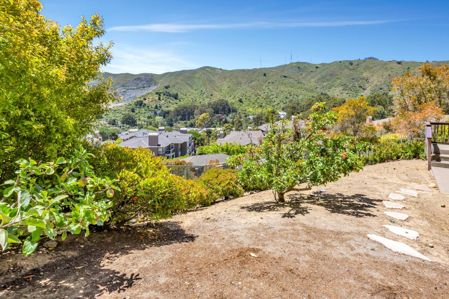 Detail Gallery Image 56 of 66 For 33 Lupine Valley Ct, Brisbane,  CA 94005 - 4 Beds | 2/1 Baths