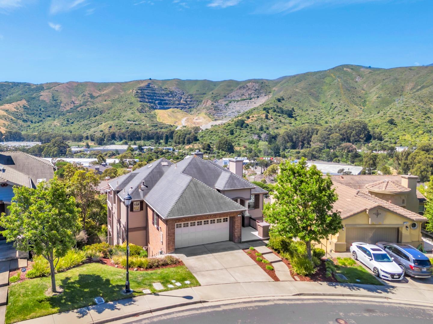 Detail Gallery Image 64 of 66 For 33 Lupine Valley Ct, Brisbane,  CA 94005 - 4 Beds | 2/1 Baths
