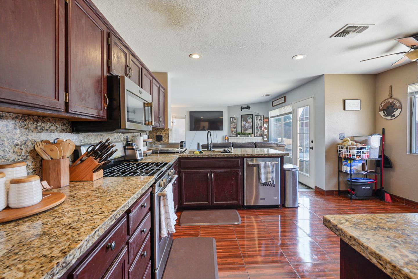 Detail Gallery Image 12 of 40 For 16452 Harmony Ranch Dr, Delhi,  CA 95315 - 4 Beds | 3 Baths