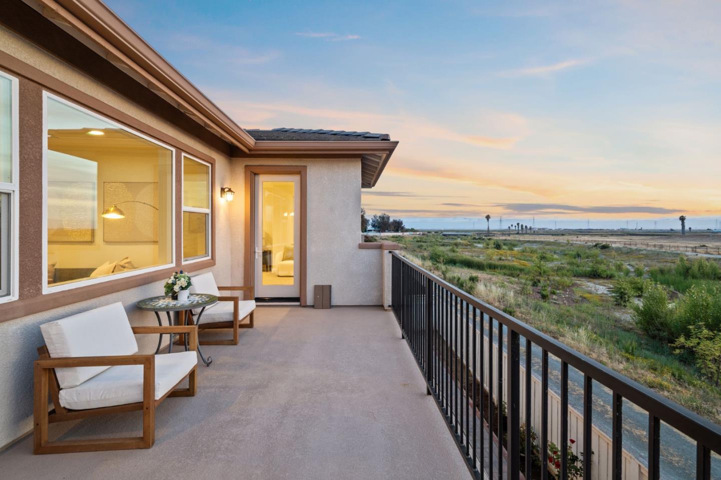 Detail Gallery Image 5 of 84 For 6757 Grasshopper Ave, Newark,  CA 94560 - 4 Beds | 4/1 Baths