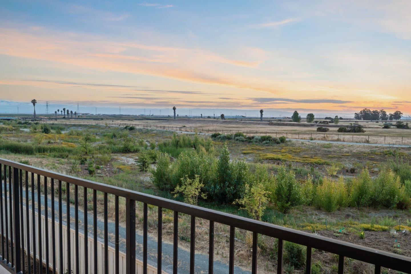Detail Gallery Image 6 of 84 For 6757 Grasshopper Ave, Newark,  CA 94560 - 4 Beds | 4/1 Baths