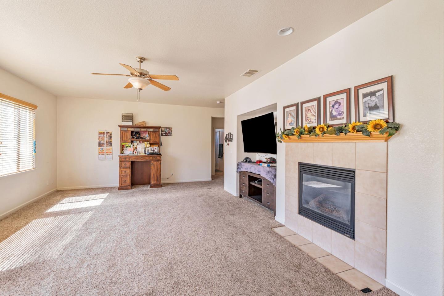 Detail Gallery Image 10 of 56 For 367 Sunburst St, Los Banos,  CA 93635 - 6 Beds | 3 Baths