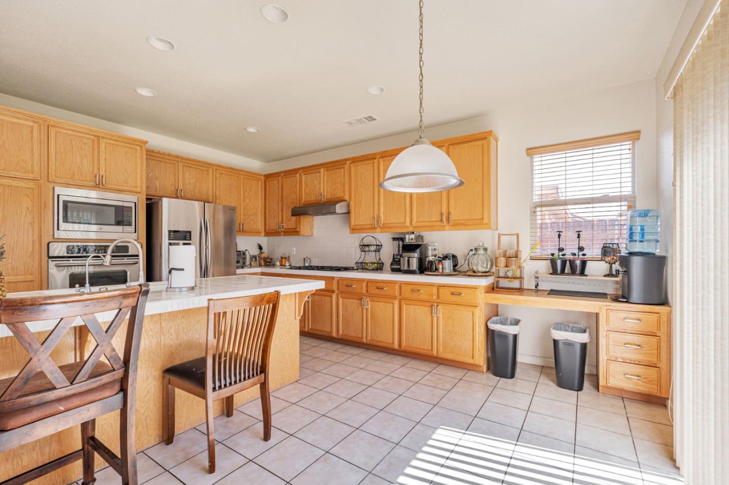 Detail Gallery Image 14 of 56 For 367 Sunburst St, Los Banos,  CA 93635 - 6 Beds | 3 Baths