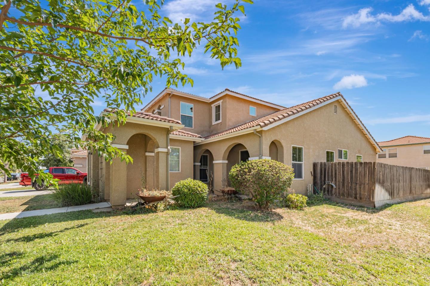 Detail Gallery Image 2 of 56 For 367 Sunburst St, Los Banos,  CA 93635 - 6 Beds | 3 Baths