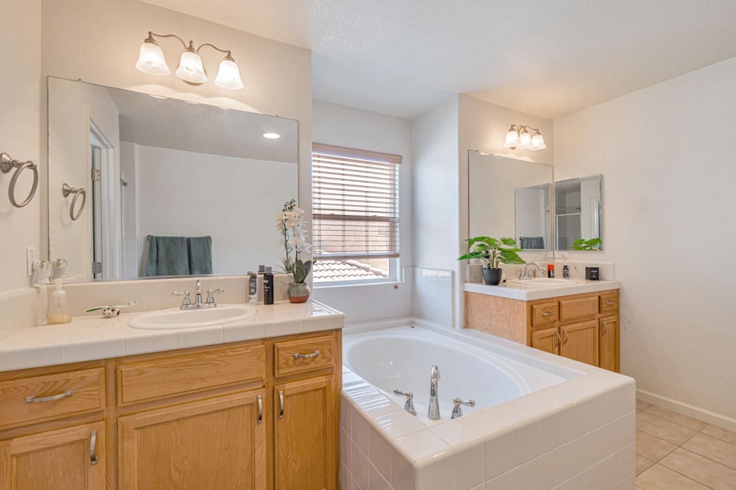 Detail Gallery Image 42 of 56 For 367 Sunburst St, Los Banos,  CA 93635 - 6 Beds | 3 Baths
