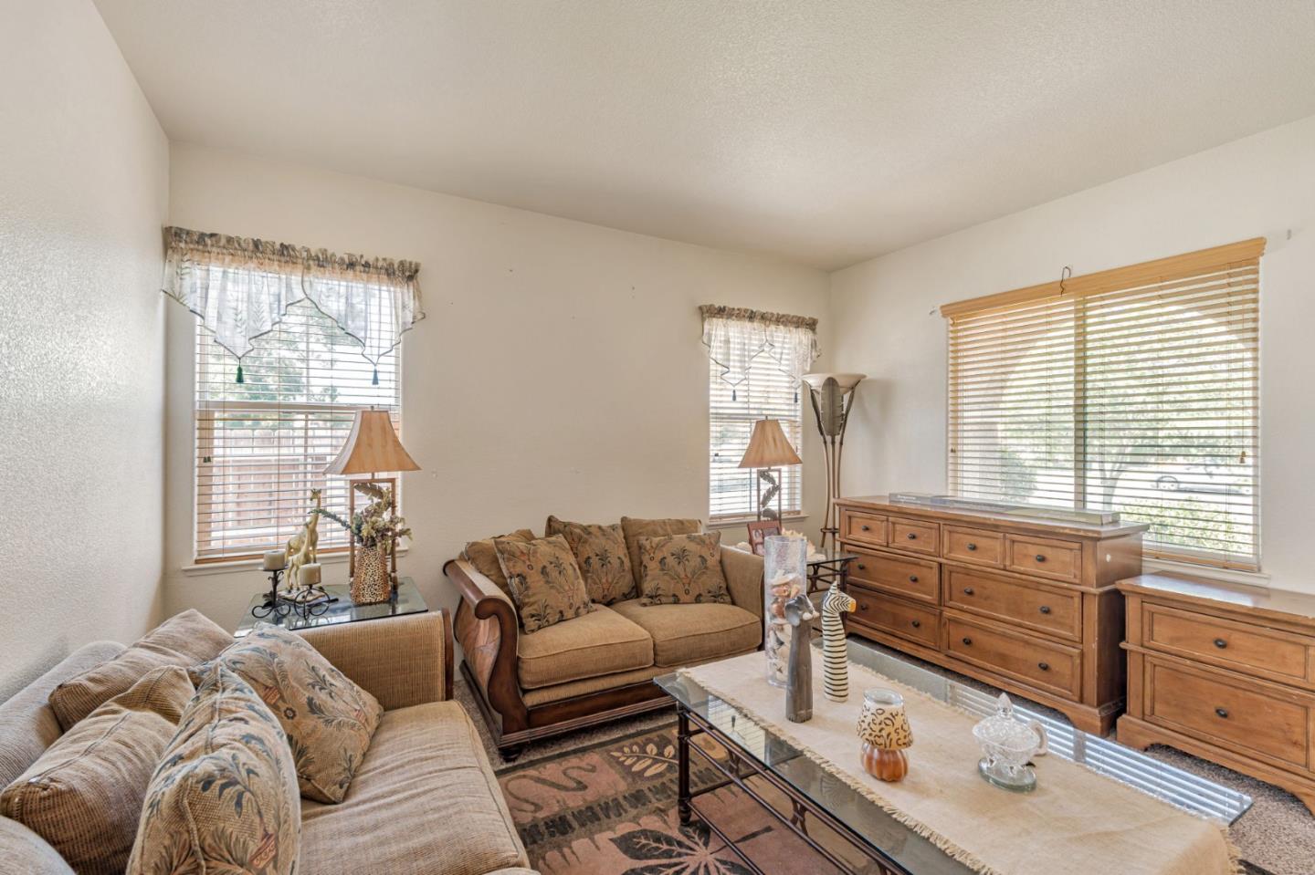 Detail Gallery Image 5 of 56 For 367 Sunburst St, Los Banos,  CA 93635 - 6 Beds | 3 Baths