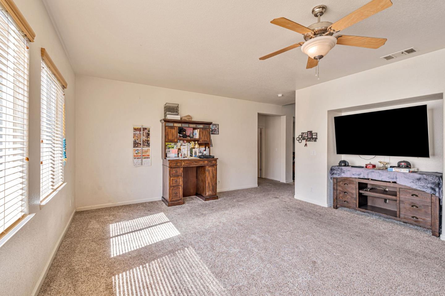 Detail Gallery Image 9 of 56 For 367 Sunburst St, Los Banos,  CA 93635 - 6 Beds | 3 Baths