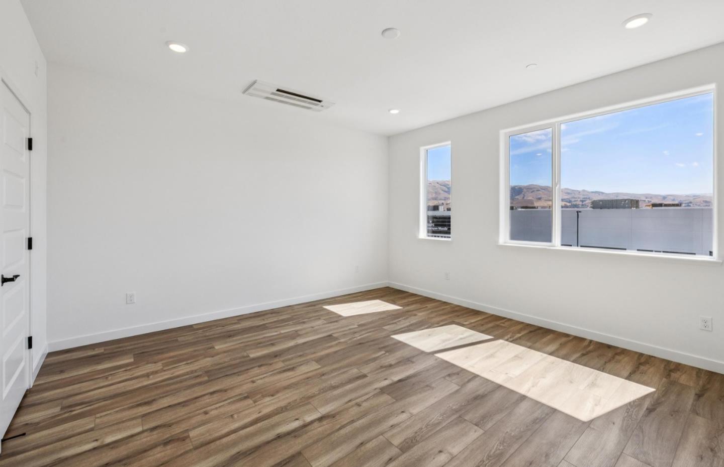 Detail Gallery Image 39 of 53 For 1377 California Cir, Milpitas,  CA 95035 - 3 Beds | 2 Baths