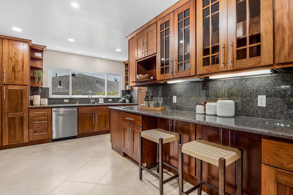 Detail Gallery Image 11 of 28 For 1121 Vermont Way, San Bruno,  CA 94066 - 3 Beds | 2 Baths