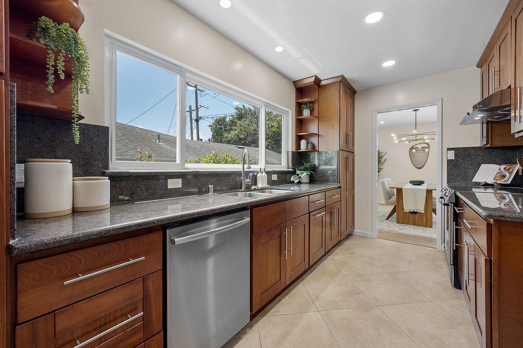 Detail Gallery Image 8 of 28 For 1121 Vermont Way, San Bruno,  CA 94066 - 3 Beds | 2 Baths