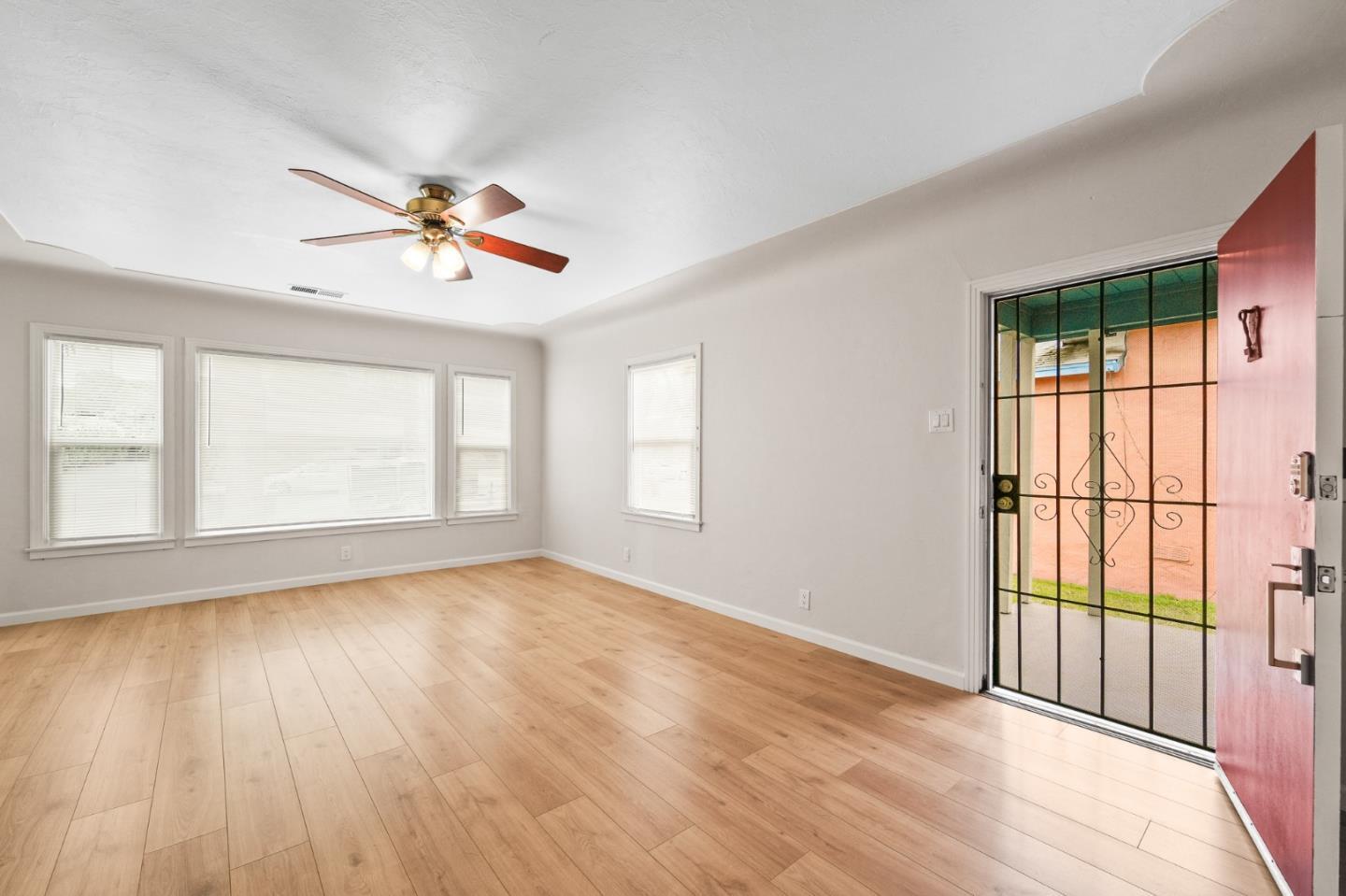 Detail Gallery Image 12 of 34 For 636 W 25th St, Merced,  CA 95340 - 2 Beds | 1 Baths
