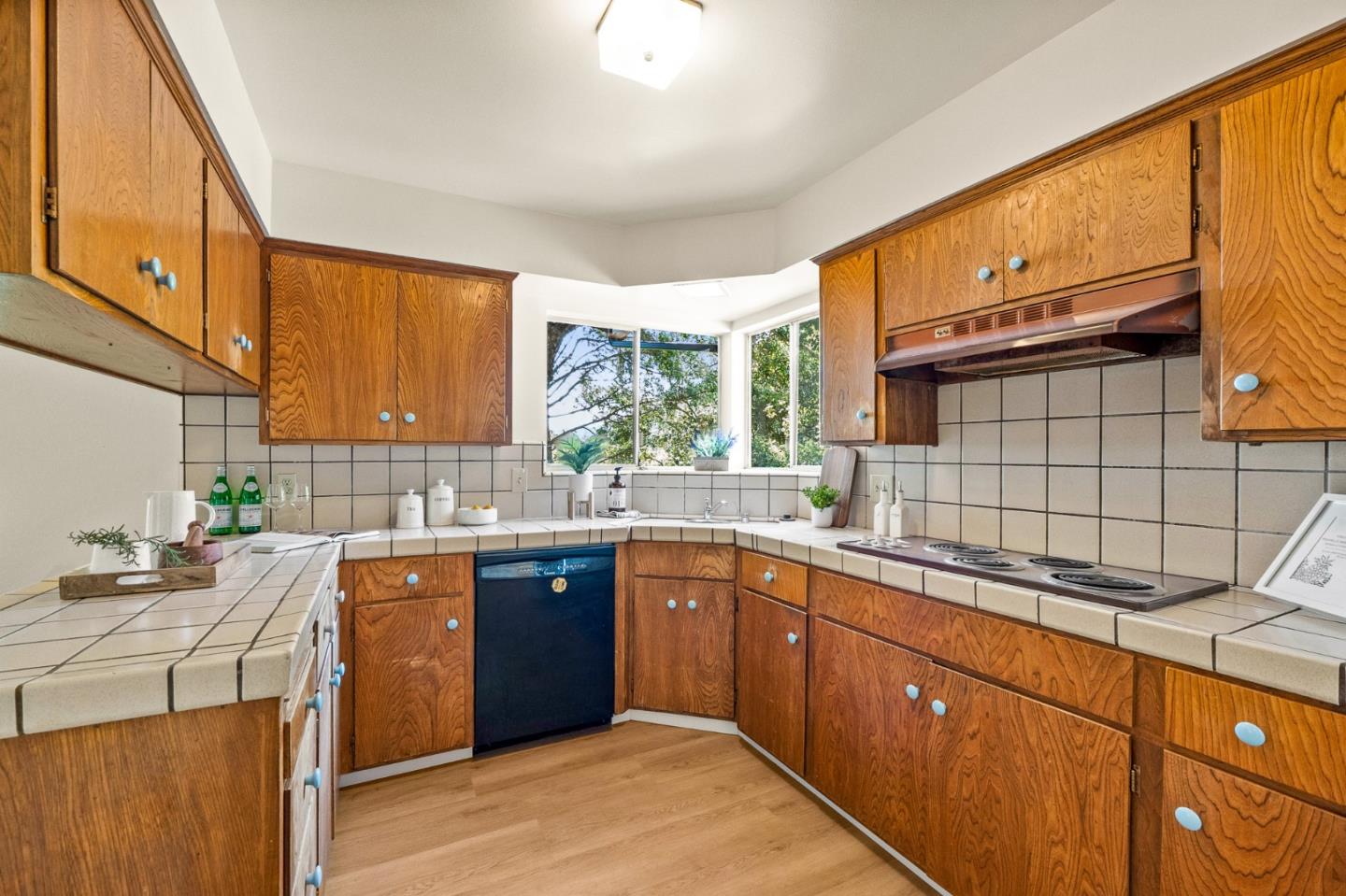 Detail Gallery Image 14 of 59 For 26025 Highland Way, Los Gatos,  CA 95033 - 4 Beds | 2/1 Baths