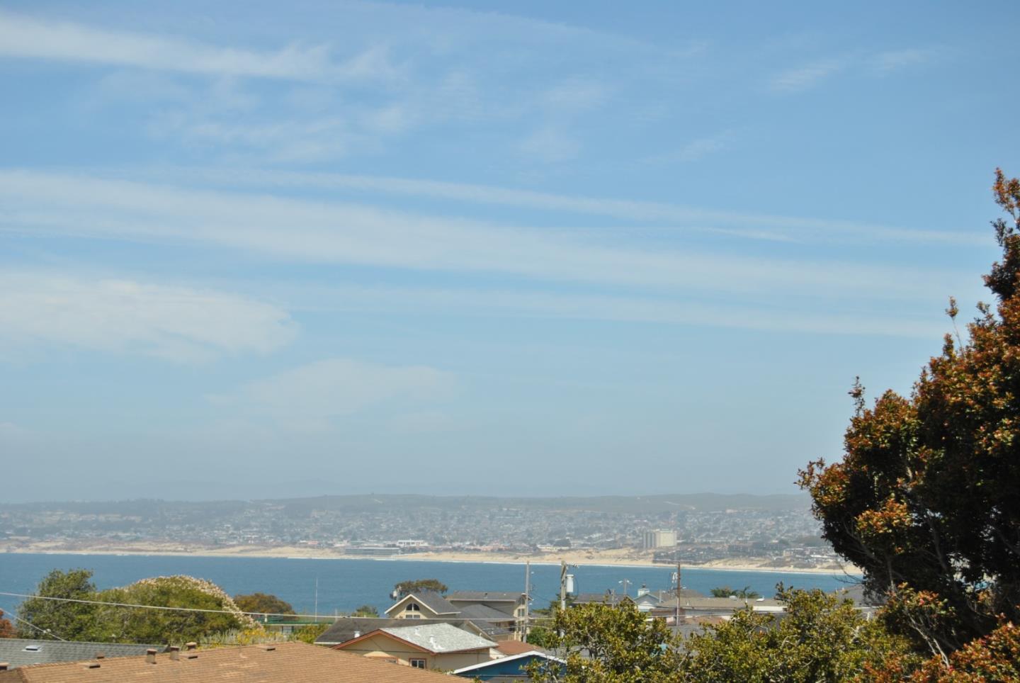 Detail Gallery Image 2 of 4 For 936 Wainwright Street, Monterey,  CA 93940 - 3 Beds | 2/1 Baths