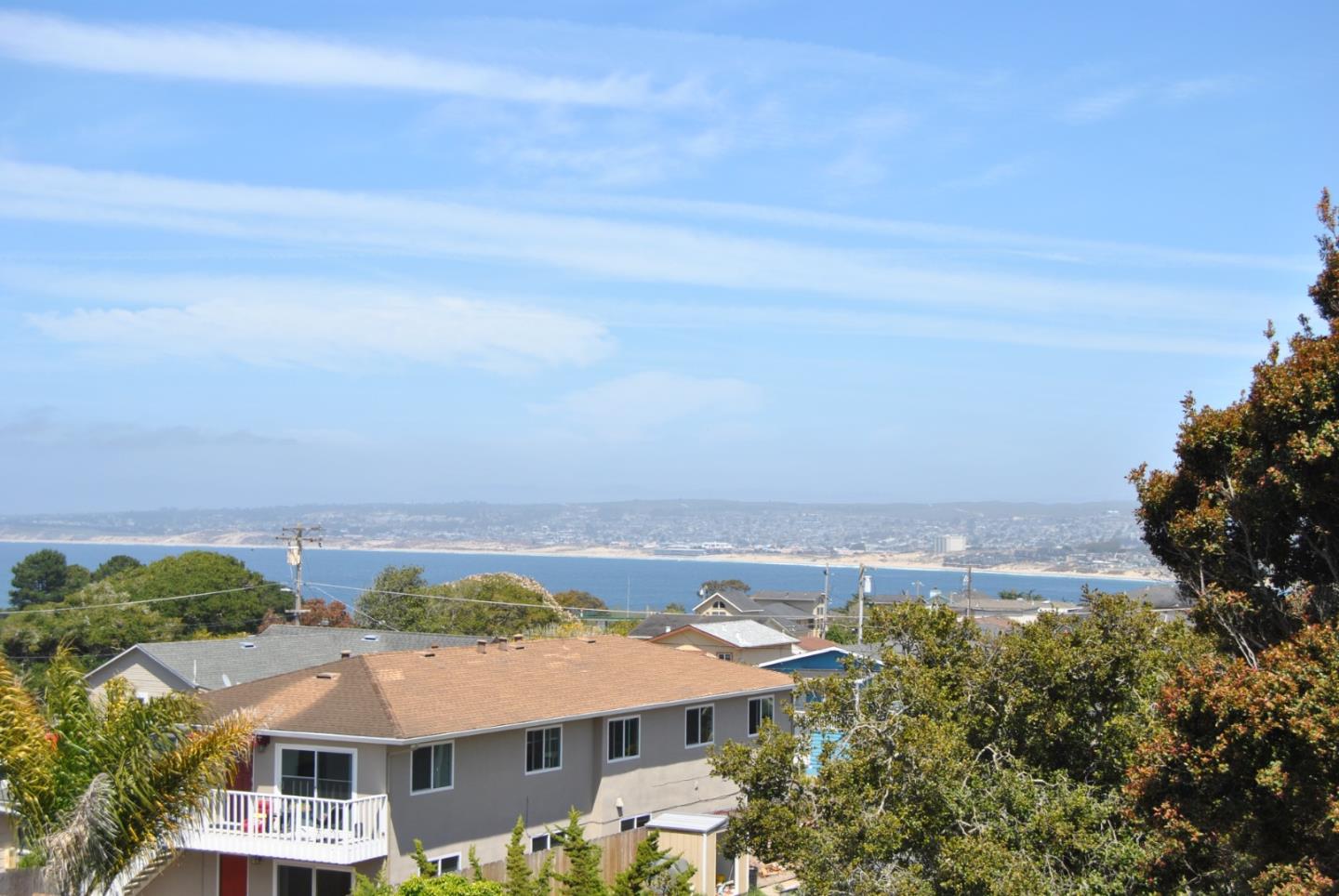 Detail Gallery Image 4 of 4 For 936 Wainwright Street, Monterey,  CA 93940 - 3 Beds | 2/1 Baths