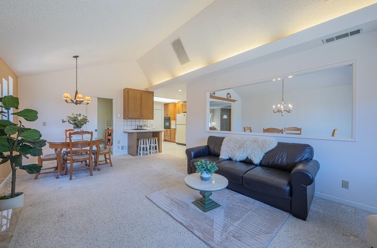 Detail Gallery Image 13 of 43 For 322 Coleridge Dr, Salinas,  CA 93901 - 3 Beds | 2/1 Baths
