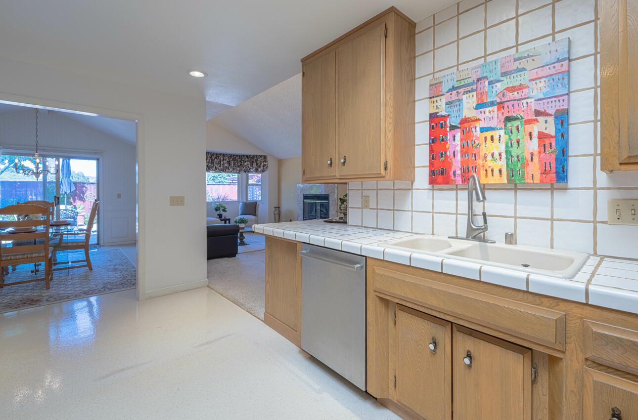 Detail Gallery Image 17 of 43 For 322 Coleridge Dr, Salinas,  CA 93901 - 3 Beds | 2/1 Baths